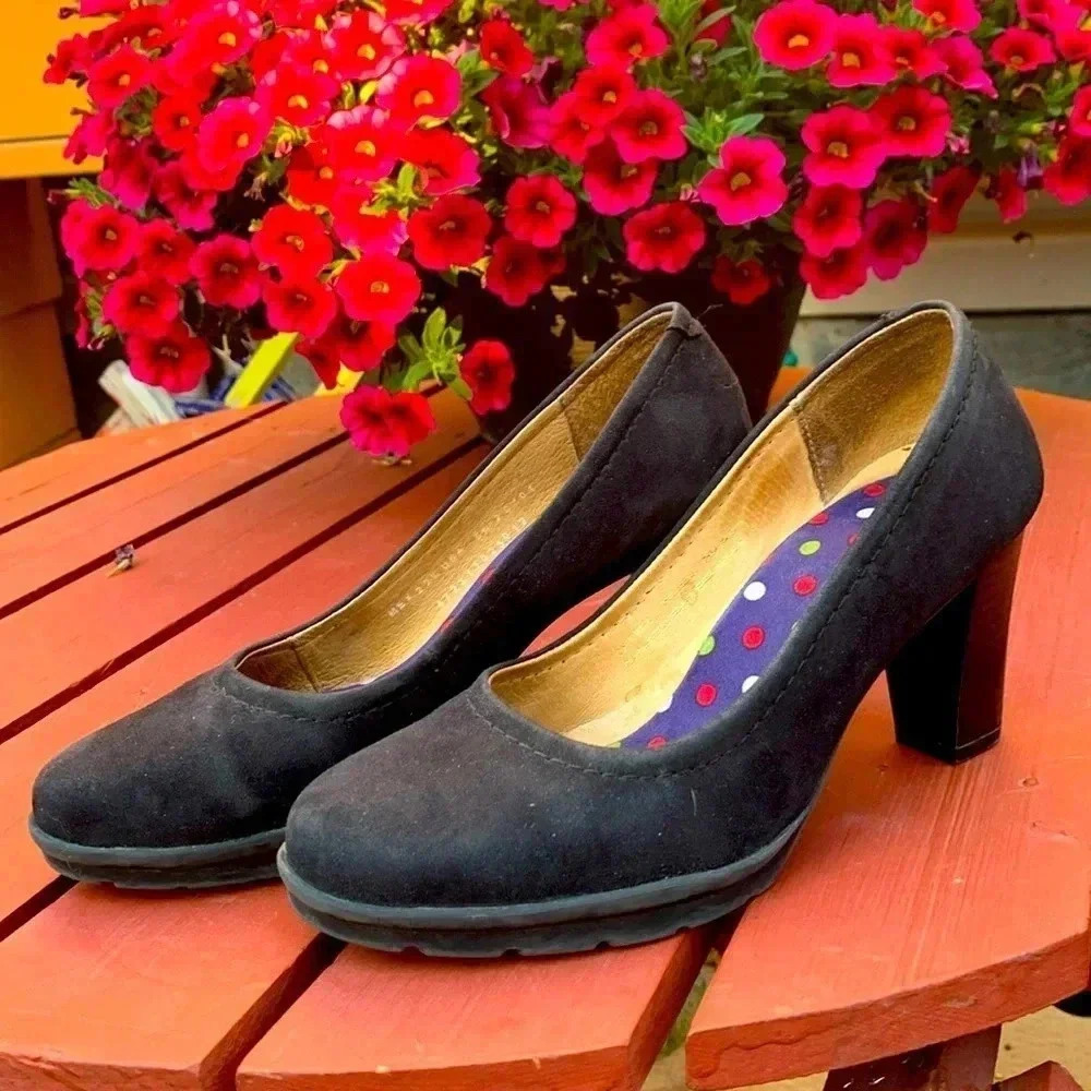 Flexi Black Suede Pump Size 5 1/2. 3”heel w 1/2” platform